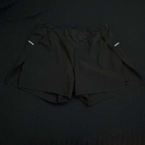 athletic shorts - Picture 1 of 4